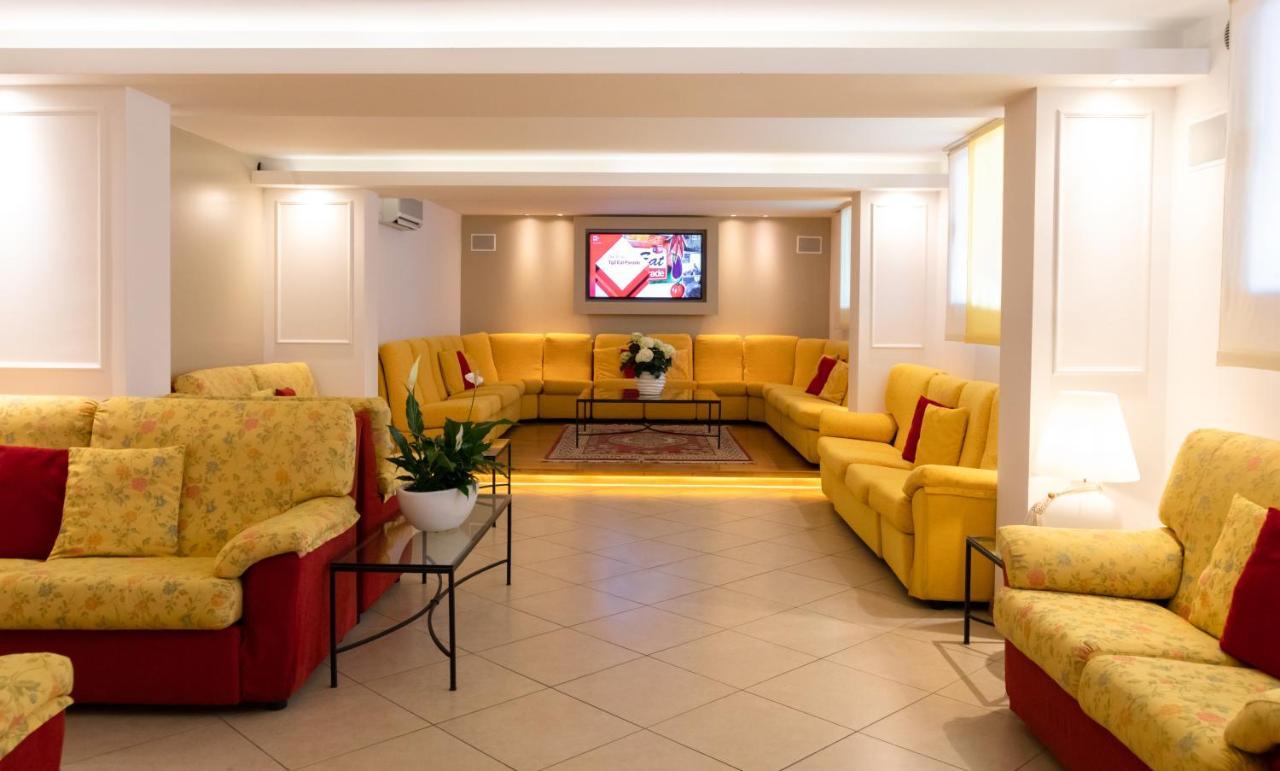 Hotel Imperia ลิโดดิเยโซโล ภายนอก รูปภาพ