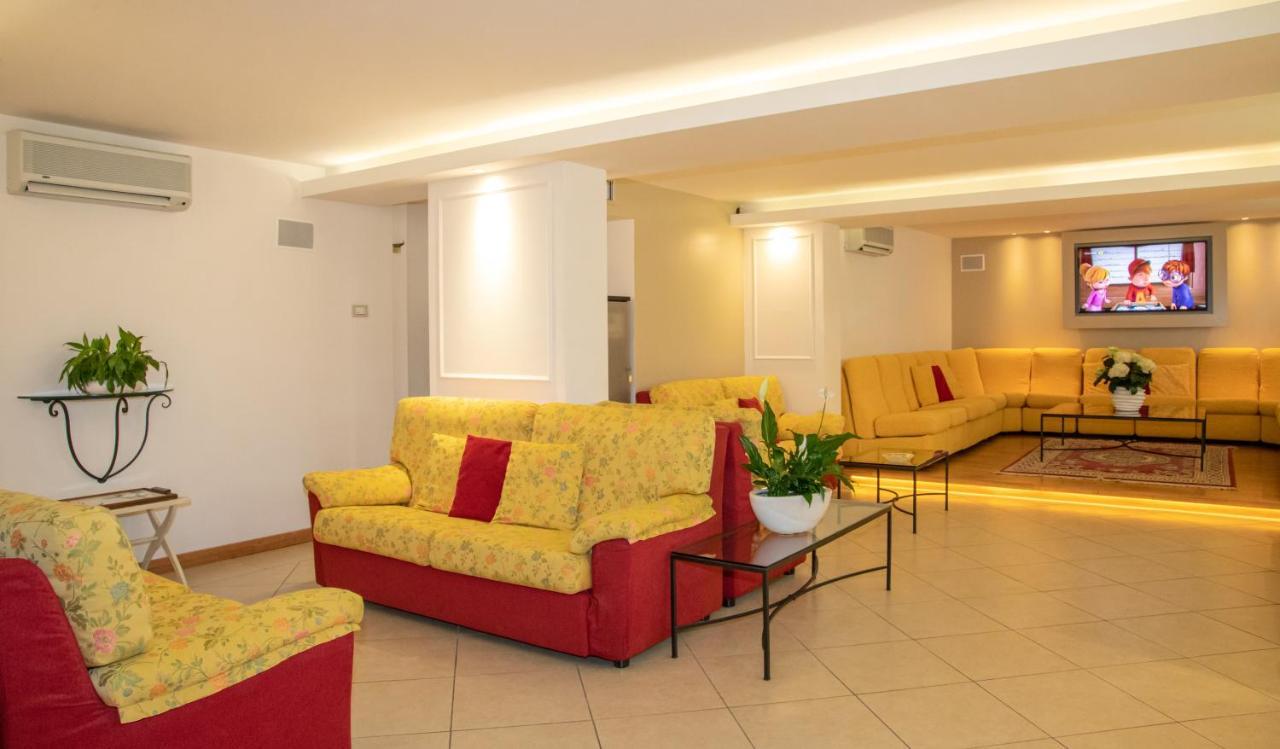 Hotel Imperia ลิโดดิเยโซโล ภายนอก รูปภาพ