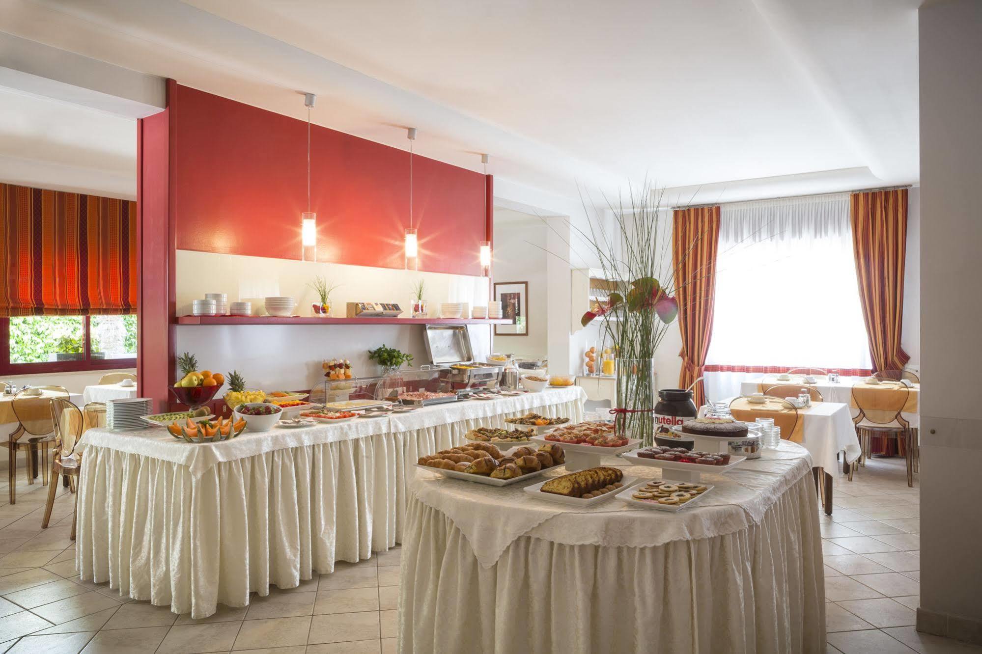 Hotel Imperia ลิโดดิเยโซโล ภายนอก รูปภาพ