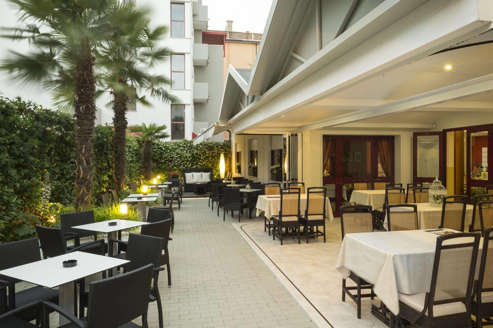 Hotel Imperia ลิโดดิเยโซโล ภายนอก รูปภาพ