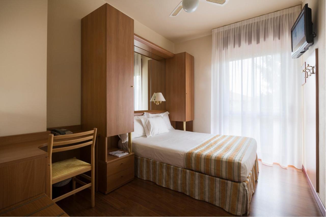 Hotel Imperia ลิโดดิเยโซโล ภายนอก รูปภาพ